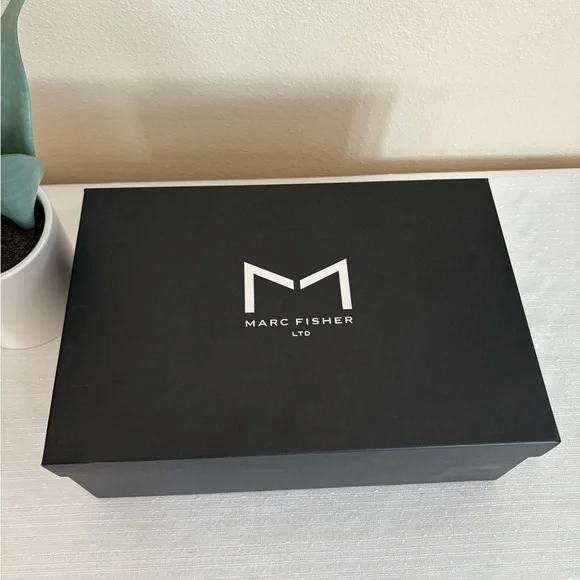 Marc Fisher LTD Abilene Red Suede Pointed Toe Block Heeled Pumps Women’s 8.5M - Picture 7 of 10